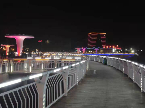 燈光護（hù）欄